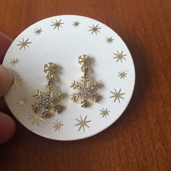 Francines Snowflake Daingly Earrings Winter Christmas - Picture 2 of 5